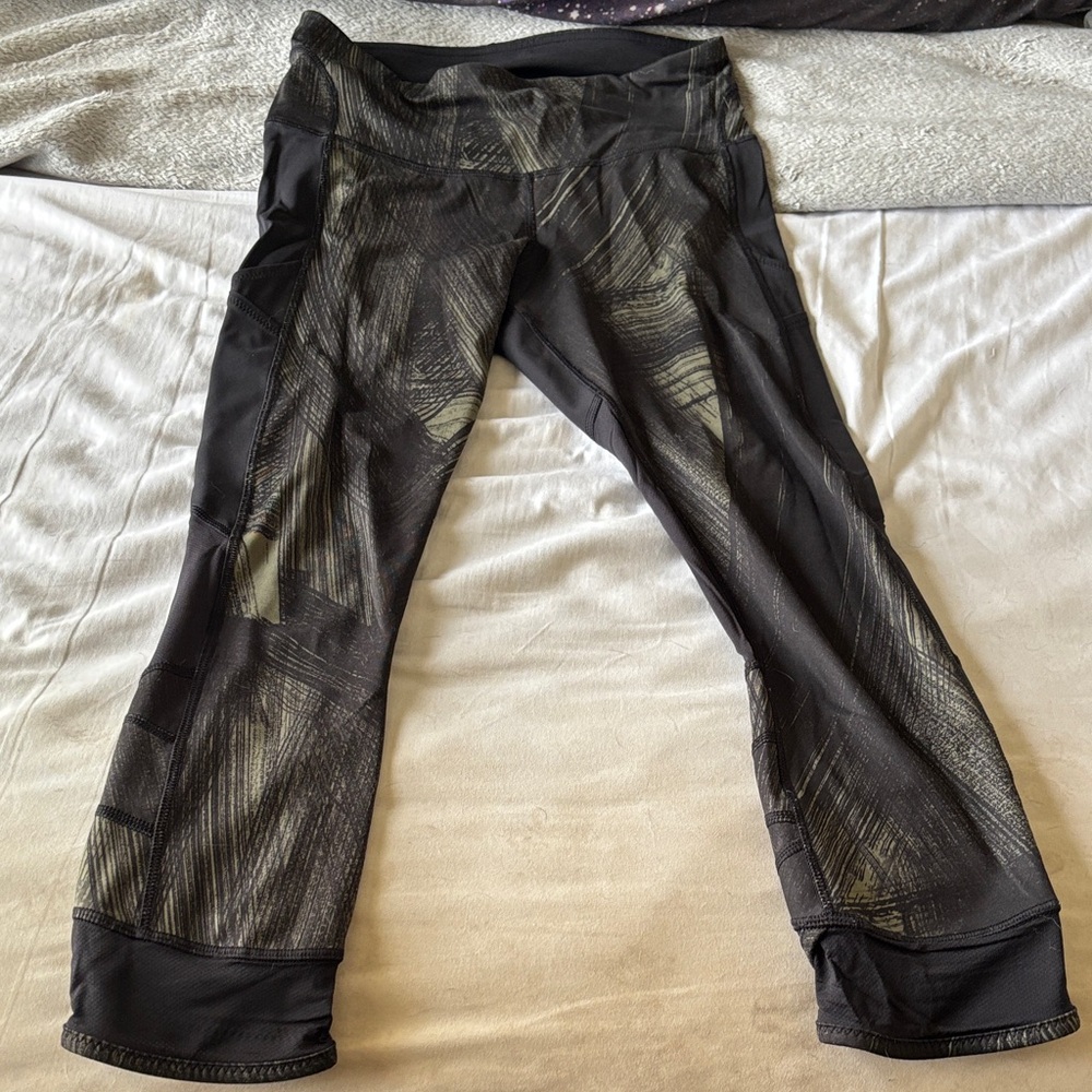 lululemon athletica Black with Olive-Gray Patterned Leggings capris